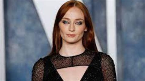 sophie turner nackt